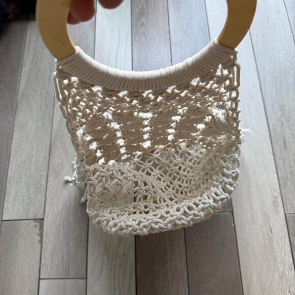 Cream crochet bag with wooden - Picture 4 of 4
